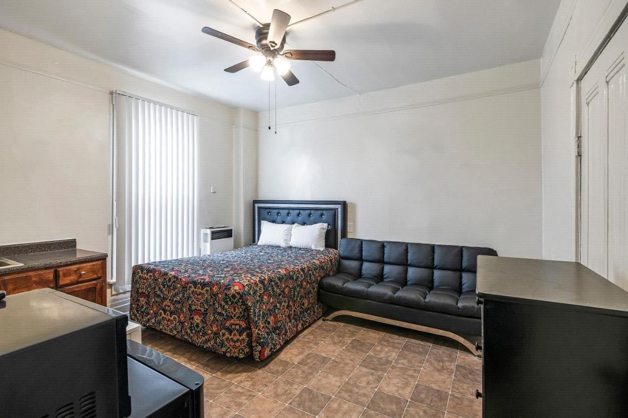 Mariachi Plaza Motel Los Angeles