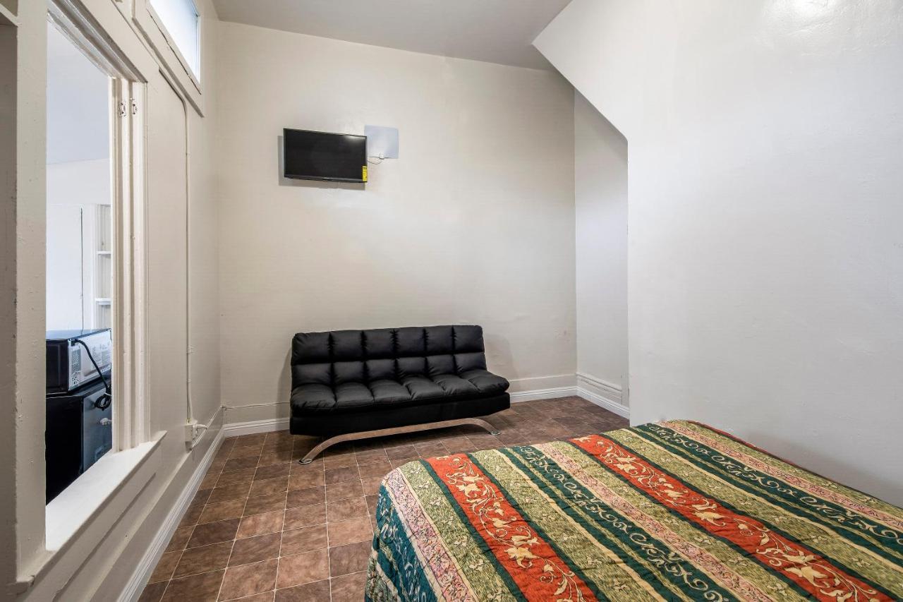 Mariachi Plaza Motel 2*