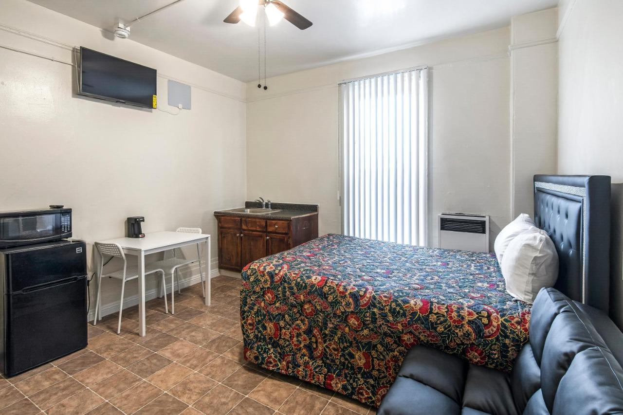 Mariachi Plaza Motel 2*