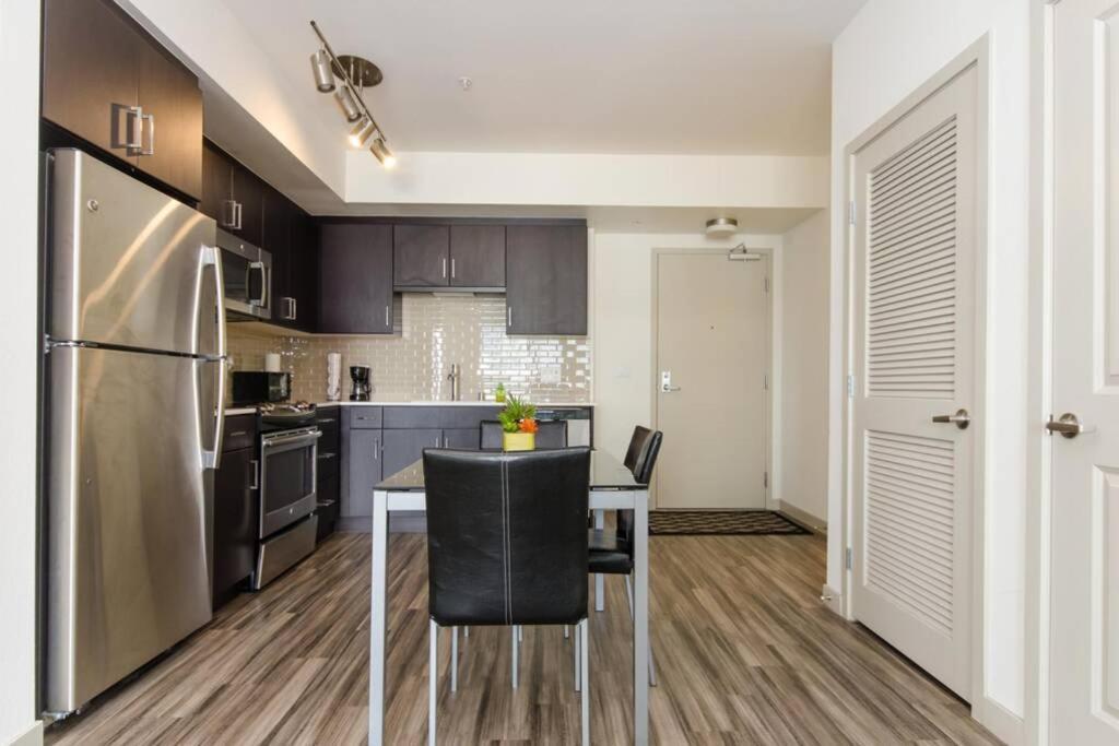 Luxury Highrise Living Downtown La Apartment