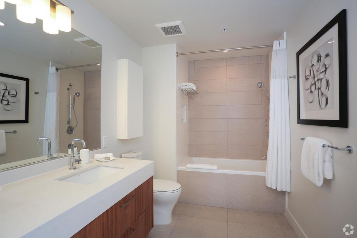 Luxury Highrise Living Downtown La Apartment *