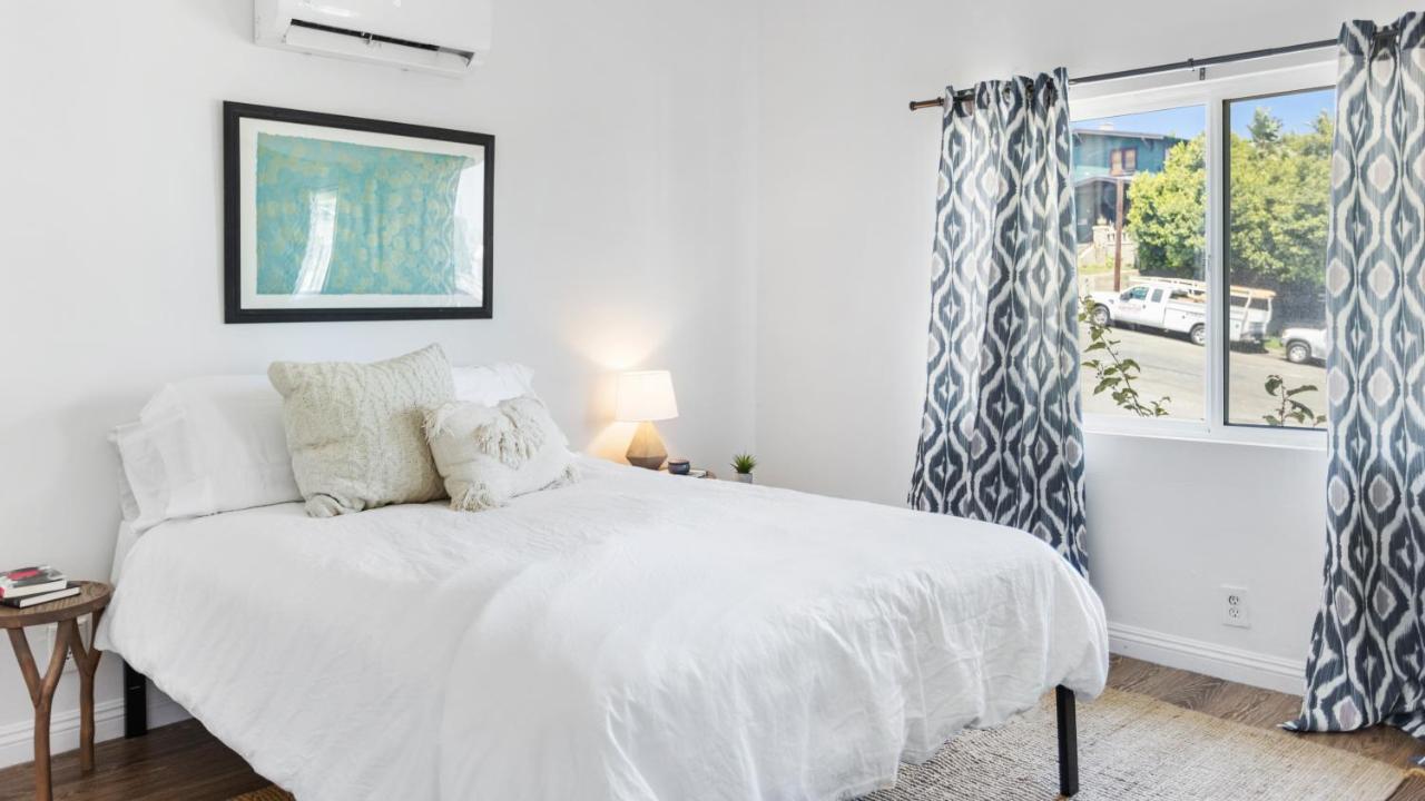 4br In Echo Park Apartment *