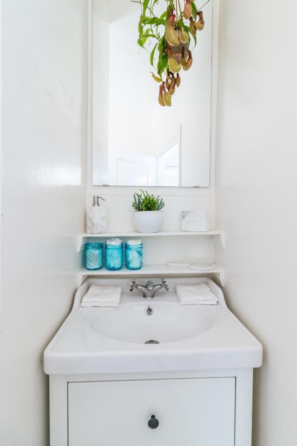 Apartment Sunny Boho Chic West Hollywood Flat!