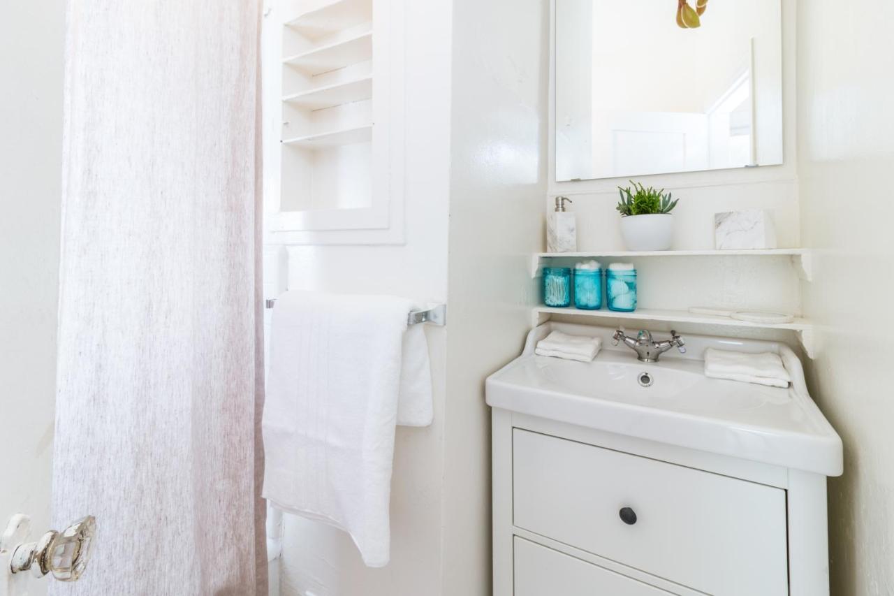 Apartment Sunny Boho Chic West Hollywood Flat!