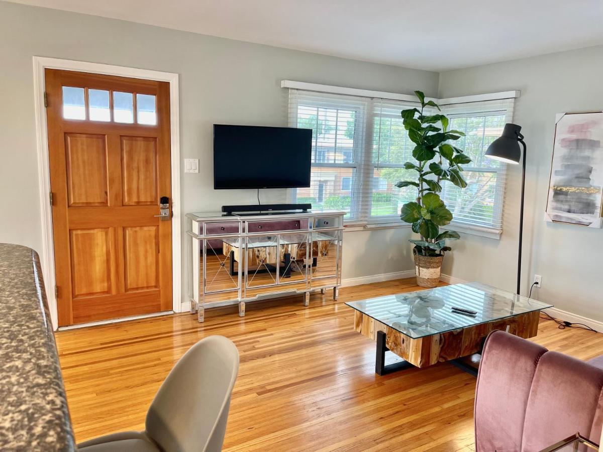 Apartment Rustling Leaves 2bd/1 Ba Upstairs Parking/laundry