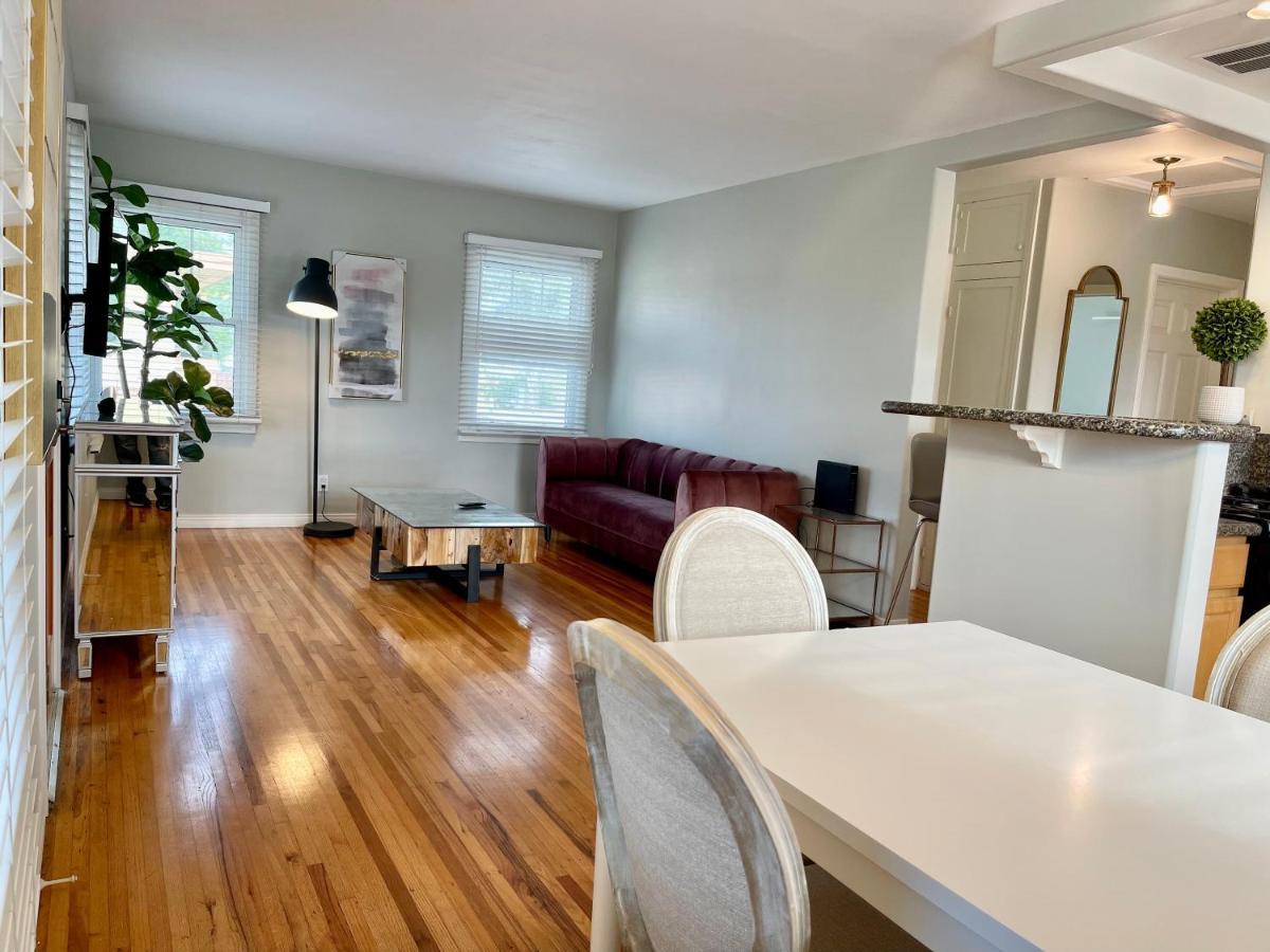 Rustling Leaves 2bd/1 Ba Upstairs Parking/laundry Apartment