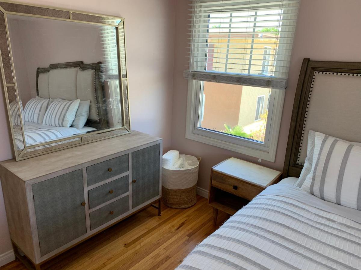 Apartment Rustling Leaves 2bd/1 Ba Upstairs Parking/laundry *