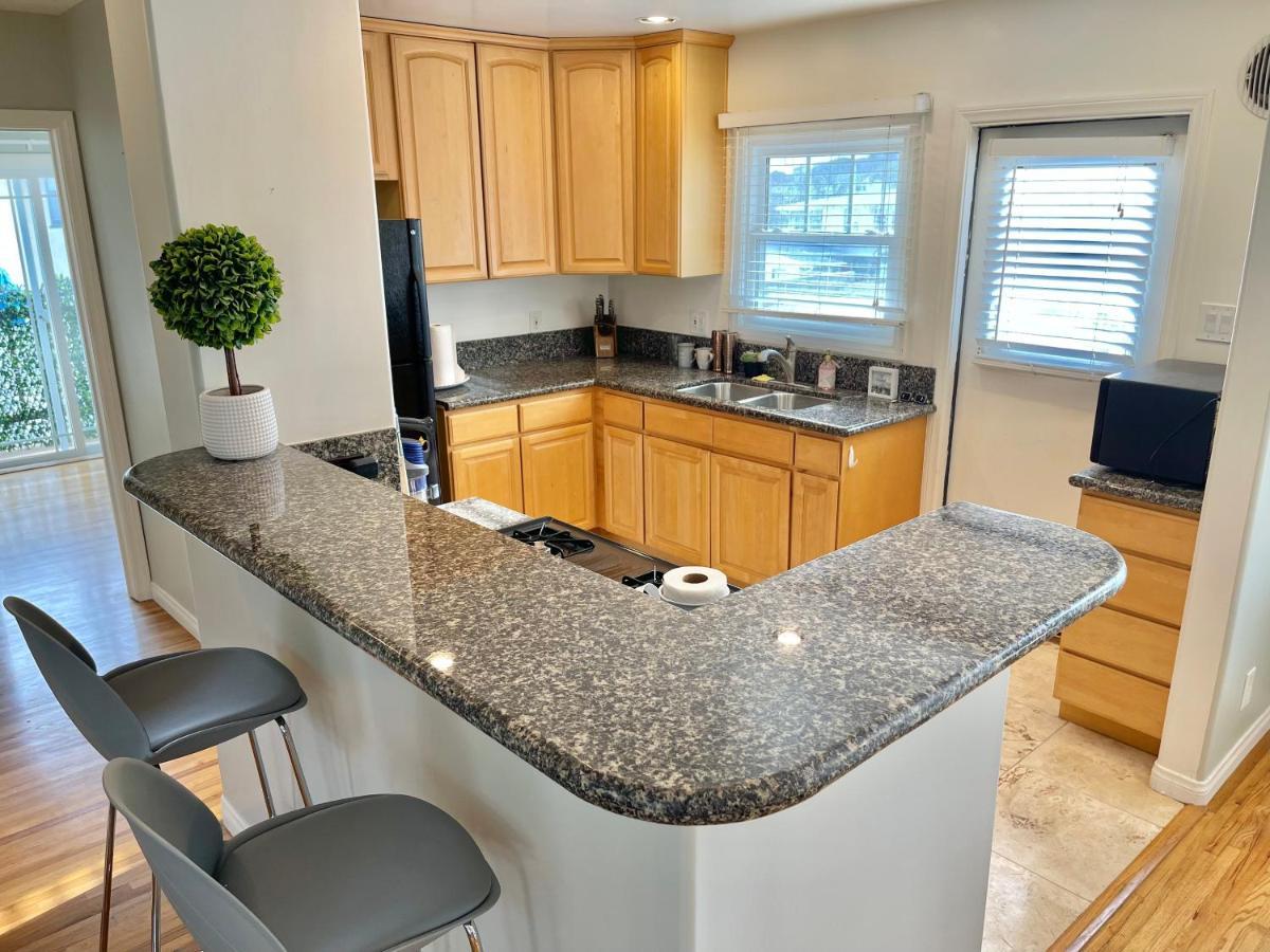 Apartment Rustling Leaves 2bd/1 Ba Upstairs Parking/laundry