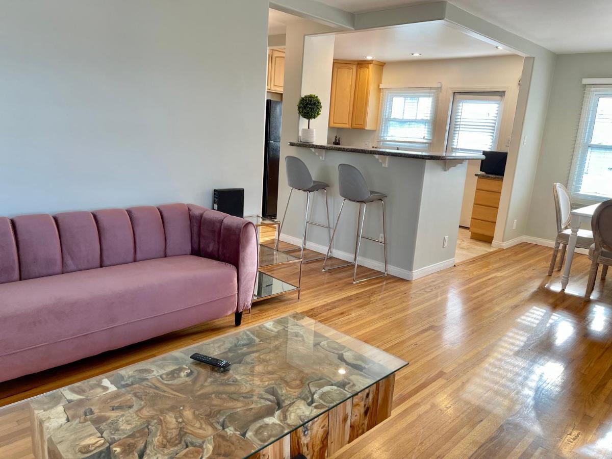 Apartment Rustling Leaves 2bd/1 Ba Upstairs Parking/laundry Los Angeles