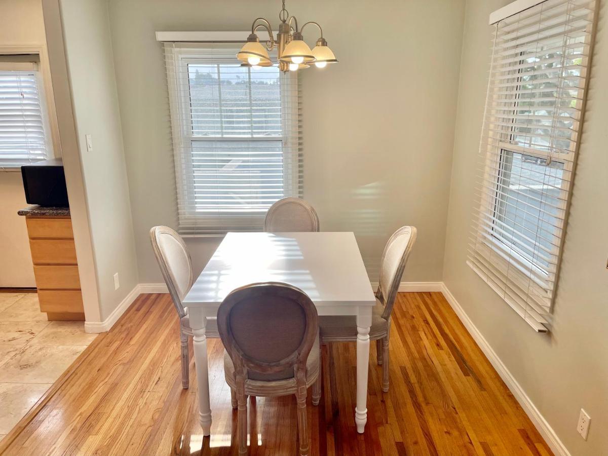 Apartment Rustling Leaves 2bd/1 Ba Upstairs Parking/laundry