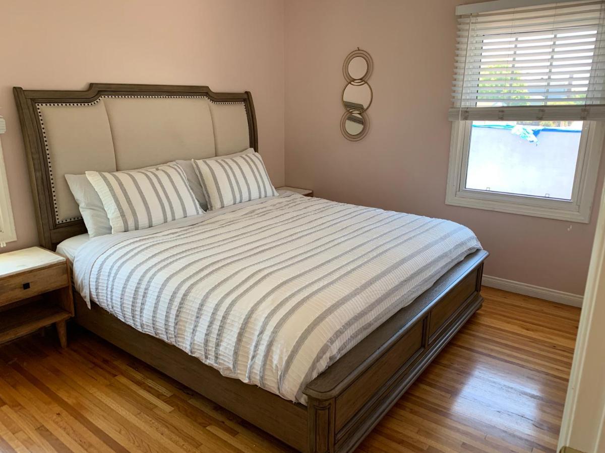 Apartment Rustling Leaves 2bd/1 Ba Upstairs Parking/laundry *