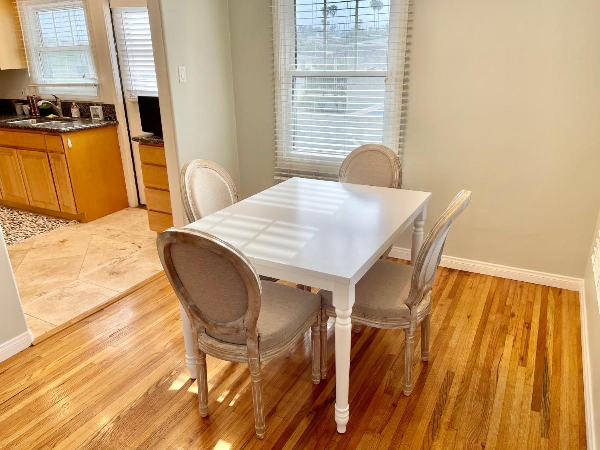 Rustling Leaves 2bd/1 Ba Upstairs Parking/laundry Apartment
