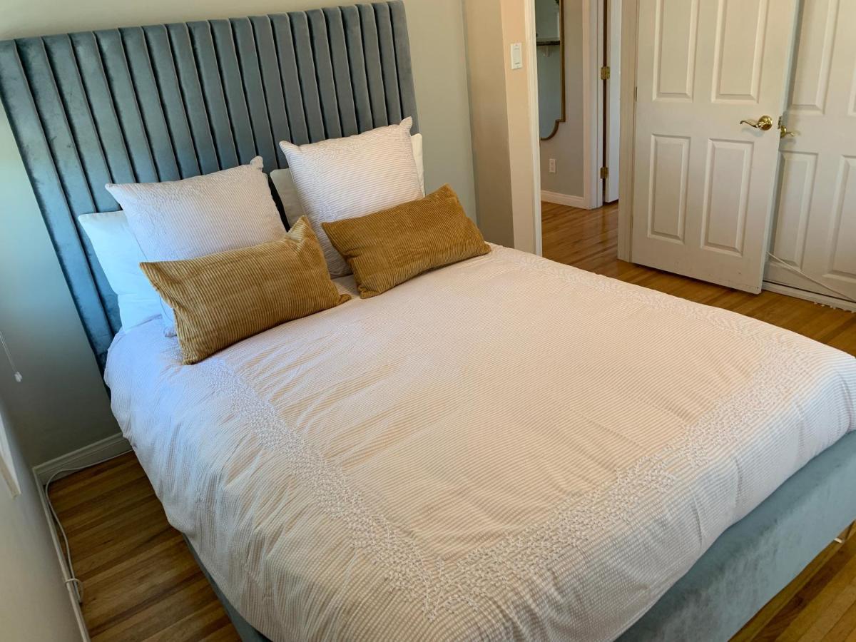 Rustling Leaves 2bd/1 Ba Upstairs Parking/laundry Apartment *