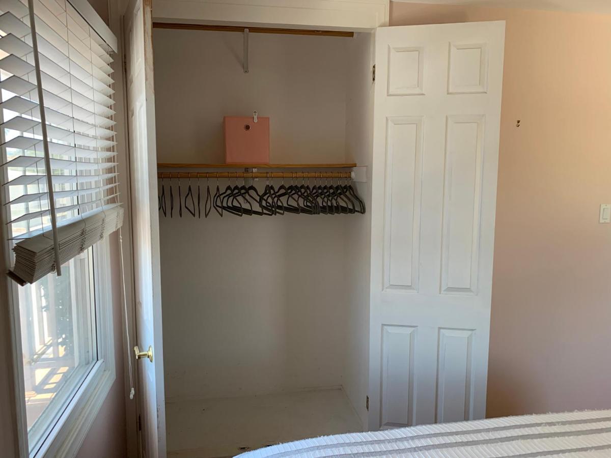 Apartment Rustling Leaves 2bd/1 Ba Upstairs Parking/laundry