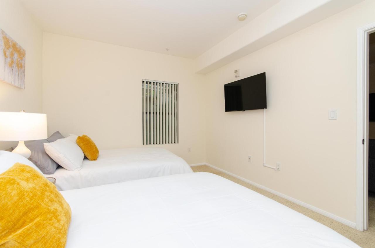 Located Perfectly 2 Bedroom Downtown Los Angeles *