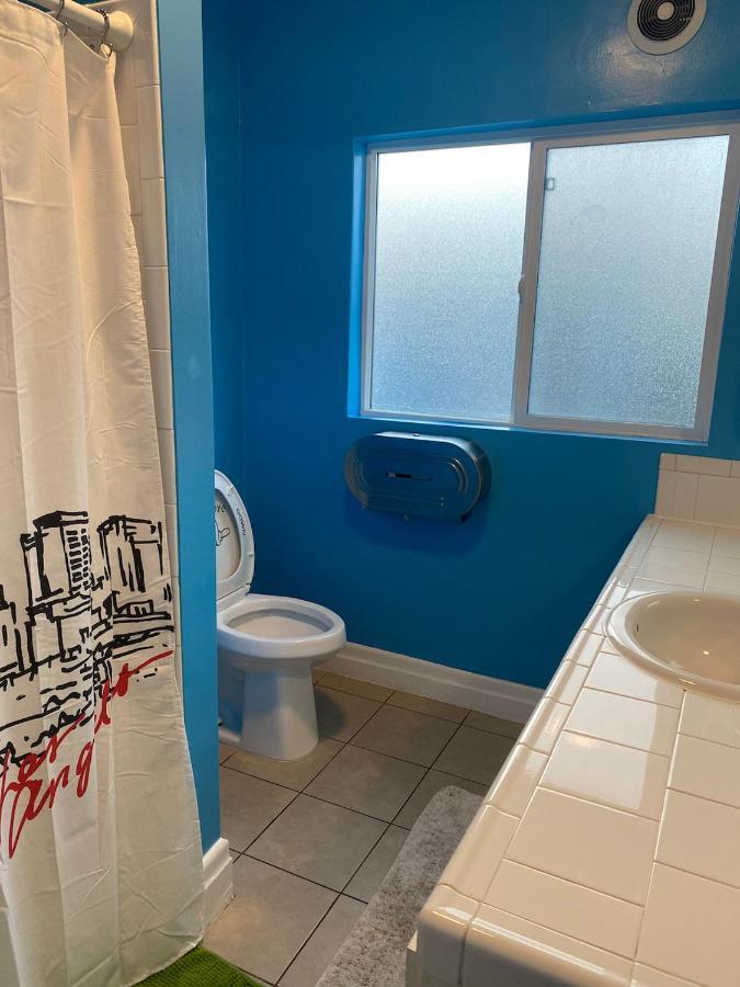 Private Large La Bedroom W Private Half-bathroom - Ac - Wifi - Private Fridge Near Usc - Exposition Park - Usc Memorial Coliseum - Banc Of California Stadium - Downtown Dtla - University Of Southern California Usc! * Los Angeles