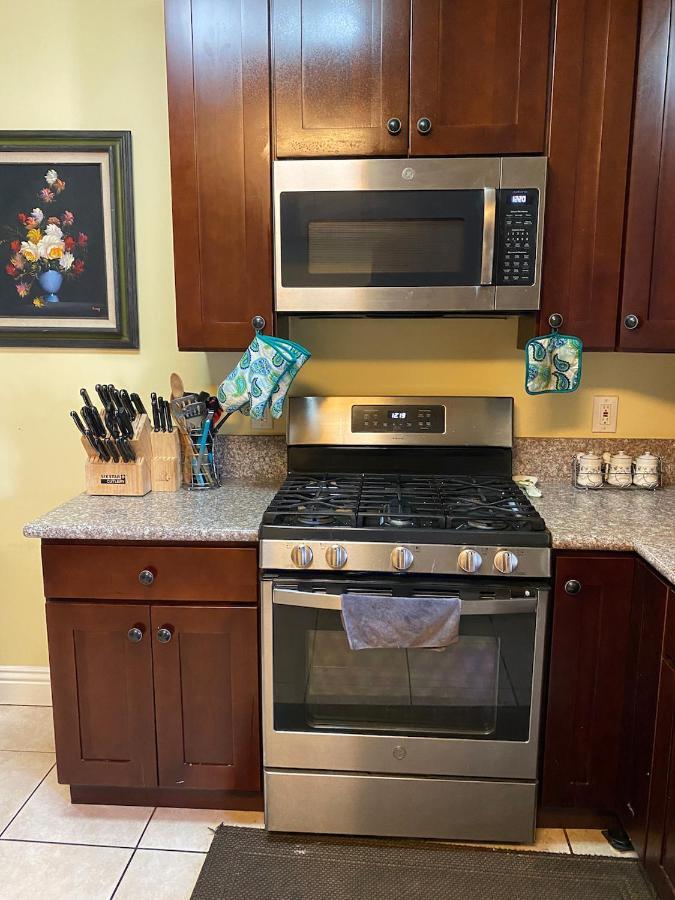 Private Large La Bedroom W Private Half-bathroom - Ac - Wifi - Private Fridge Near Usc - Exposition Park - Usc Memorial Coliseum - Banc Of California Stadium - Downtown Dtla - University Of Southern California Usc! Homestay *
