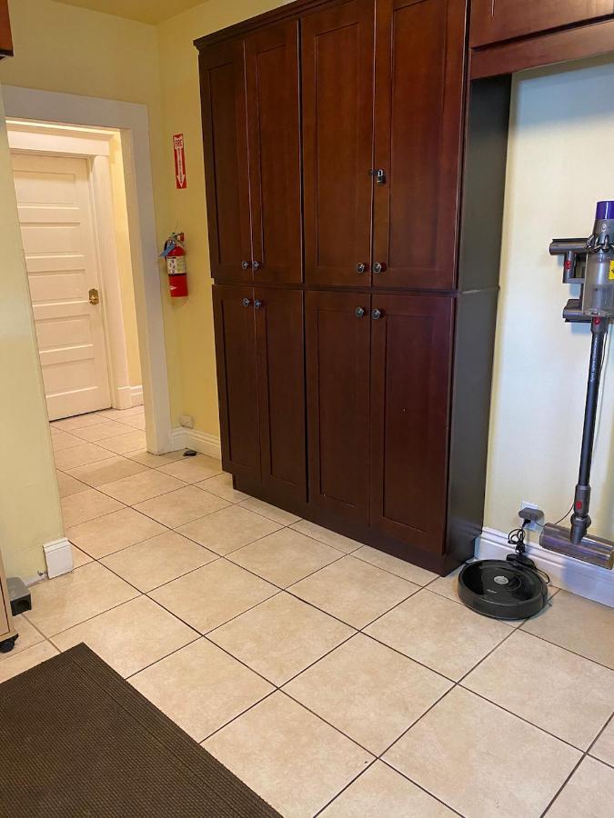 Homestay Private Large La Bedroom W Private Half-bathroom - Ac - Wifi - Private Fridge Near Usc - Exposition Park - Usc Memorial Coliseum - Banc Of California Stadium - Downtown Dtla - University Of Southern California Usc! Los Angeles