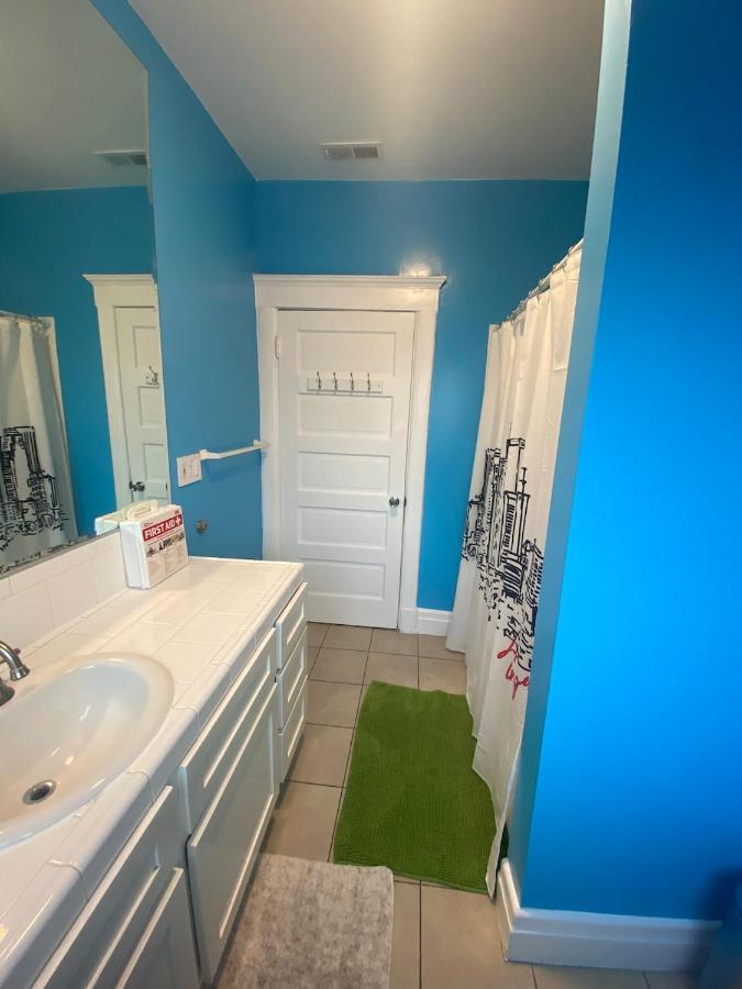 Private Large La Bedroom W Private Half-bathroom - Ac - Wifi - Private Fridge Near Usc - Exposition Park - Usc Memorial Coliseum - Banc Of California Stadium - Downtown Dtla - University Of Southern California Usc! Los Angeles