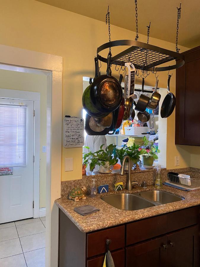 Private Large La Bedroom W Private Half-bathroom - Ac - Wifi - Private Fridge Near Usc - Exposition Park - Usc Memorial Coliseum - Banc Of California Stadium - Downtown Dtla - University Of Southern California Usc! Homestay Los Angeles