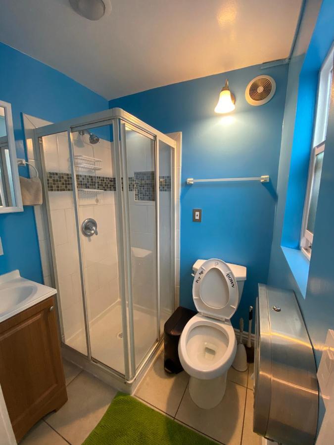 Private Large La Bedroom W Private Half-bathroom - Ac - Wifi - Private Fridge Near Usc - Exposition Park - Usc Memorial Coliseum - Banc Of California Stadium - Downtown Dtla - University Of Southern California Usc! Homestay Los Angeles