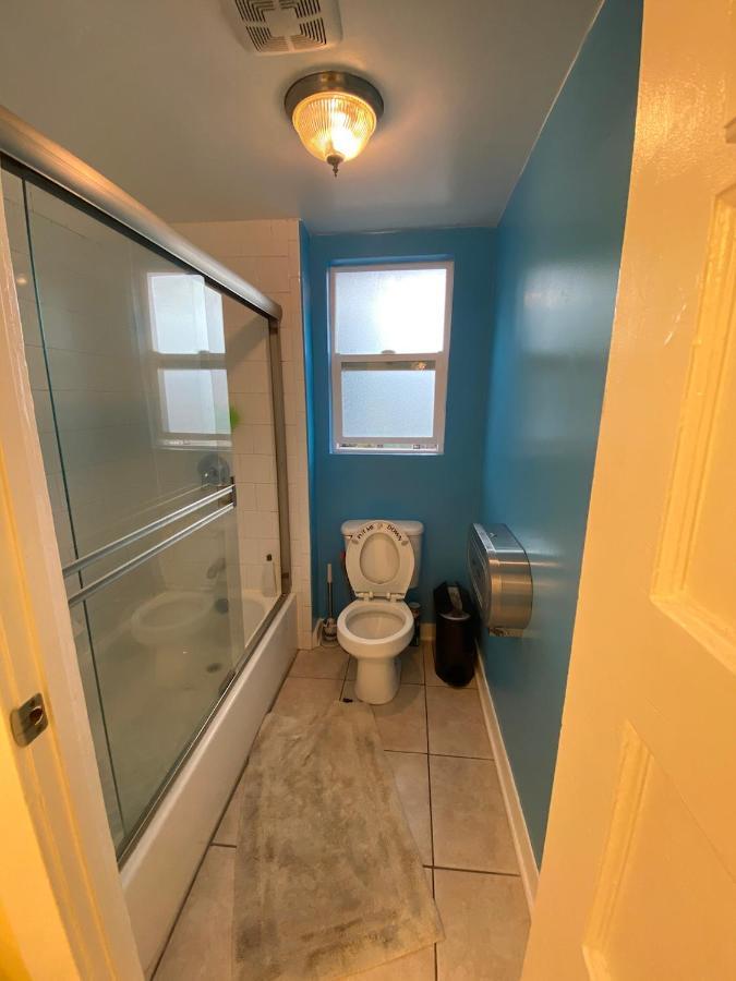 Private Large La Bedroom W Private Half-bathroom - Ac - Wifi - Private Fridge Near Usc - Exposition Park - Usc Memorial Coliseum - Banc Of California Stadium - Downtown Dtla - University Of Southern California Usc! * Los Angeles