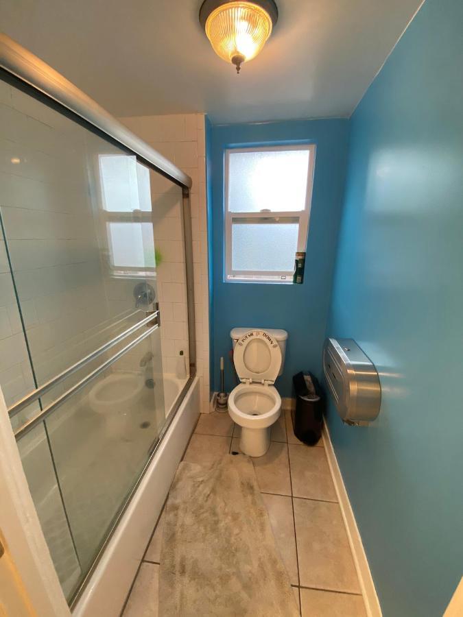 Private Large La Bedroom W Private Half-bathroom - Ac - Wifi - Private Fridge Near Usc - Exposition Park - Usc Memorial Coliseum - Banc Of California Stadium - Downtown Dtla - University Of Southern California Usc! Homestay