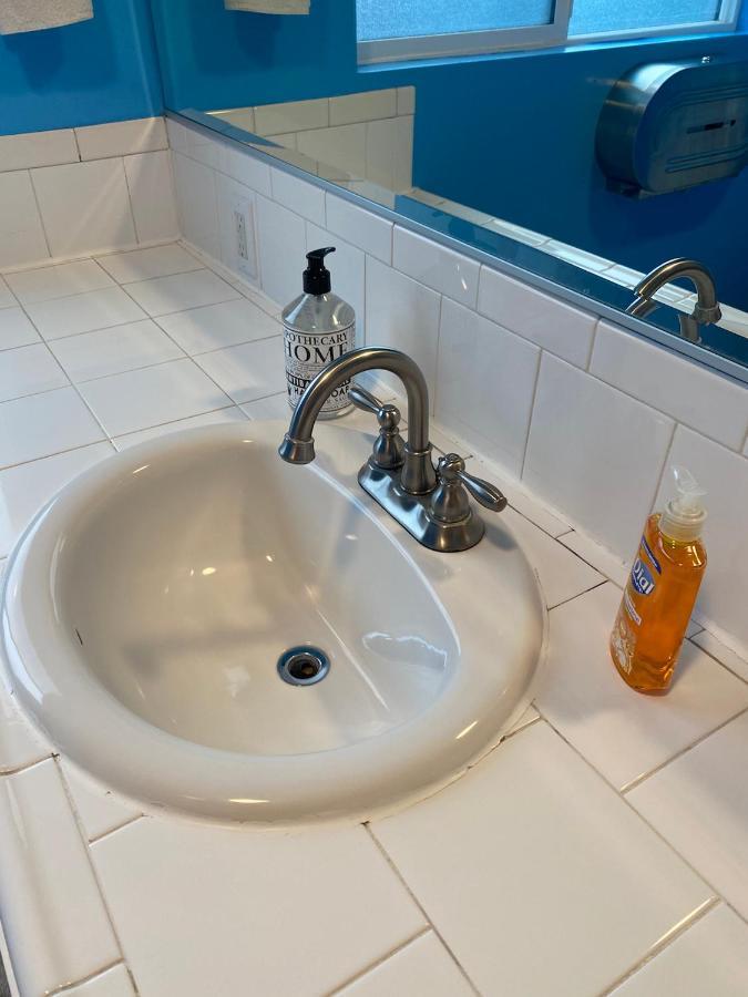 Homestay Private Large La Bedroom W Private Half-bathroom - Ac - Wifi - Private Fridge Near Usc - Exposition Park - Usc Memorial Coliseum - Banc Of California Stadium - Downtown Dtla - University Of Southern California Usc!