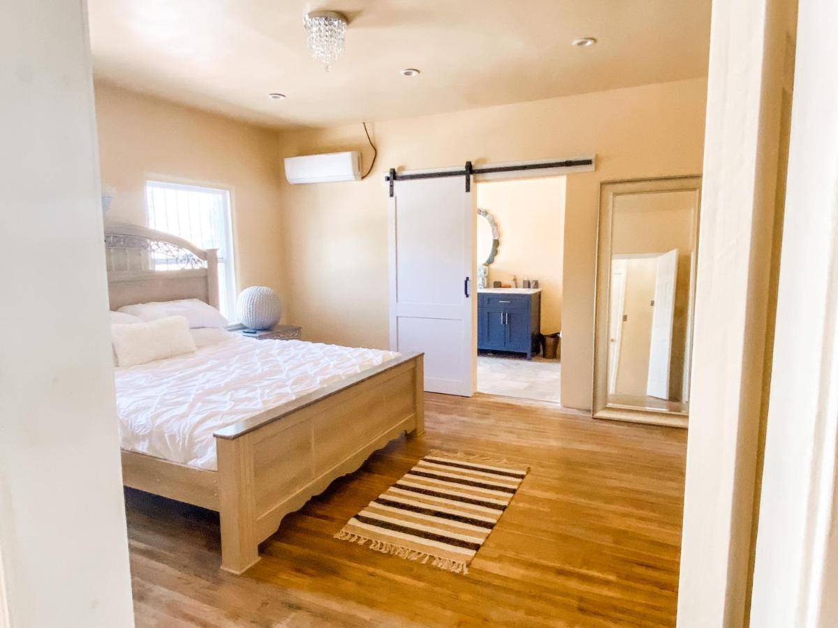 Bed & Breakfast Island Girl + Los Angeles