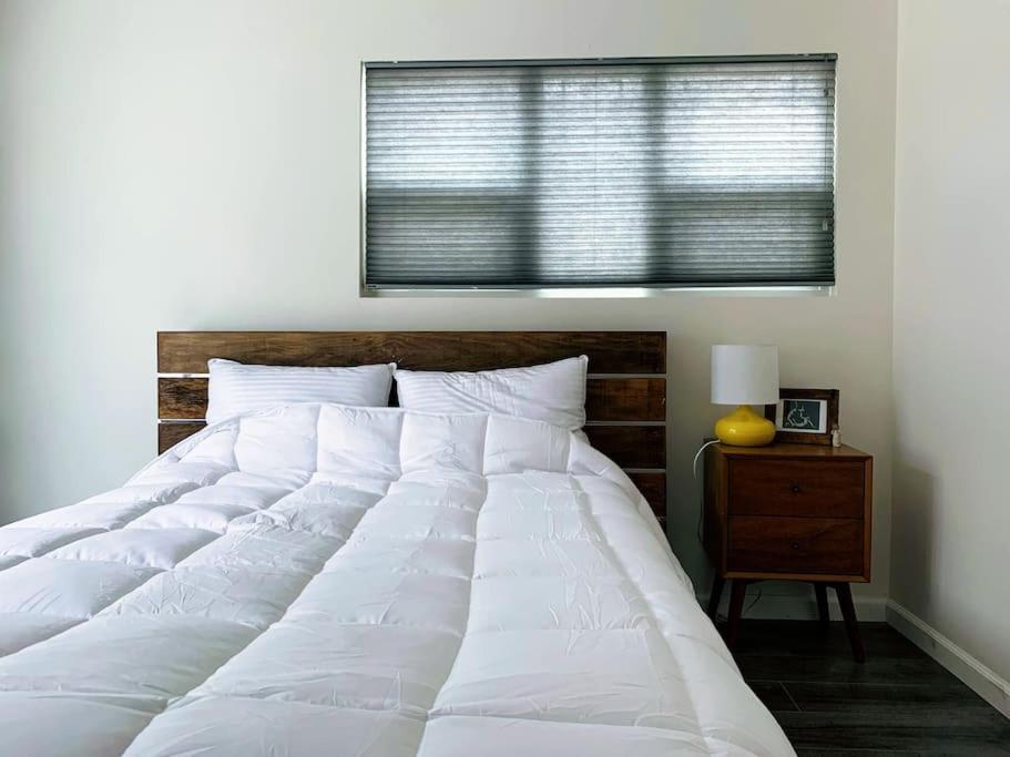 Memorable Renovated 1br Unit By The Pool * Los Angeles