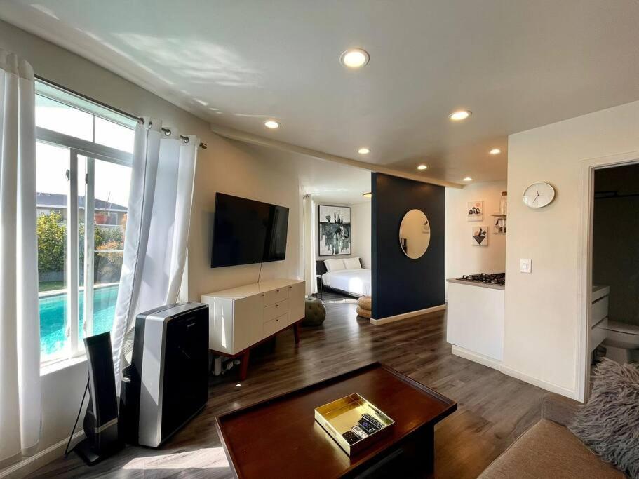Casa de férias Modern Pool House At The Heart Of La