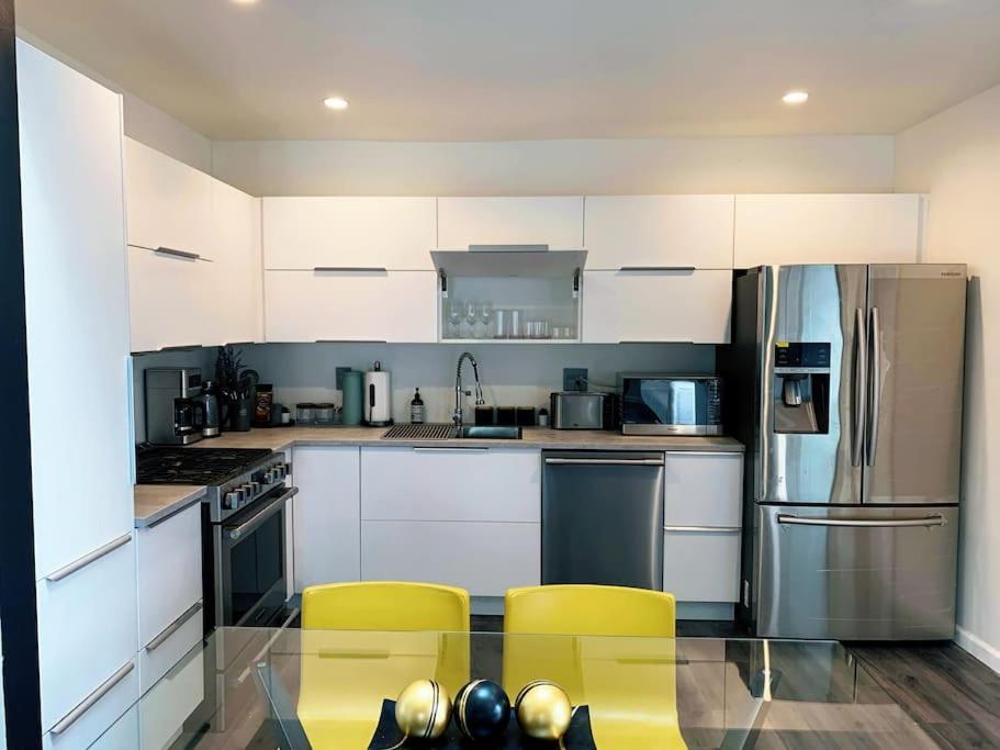 Memorable Renovated 1br Unit By The Pool