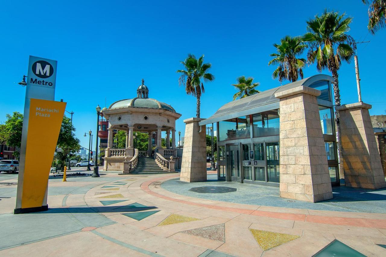 Mariachi Plaza Motel