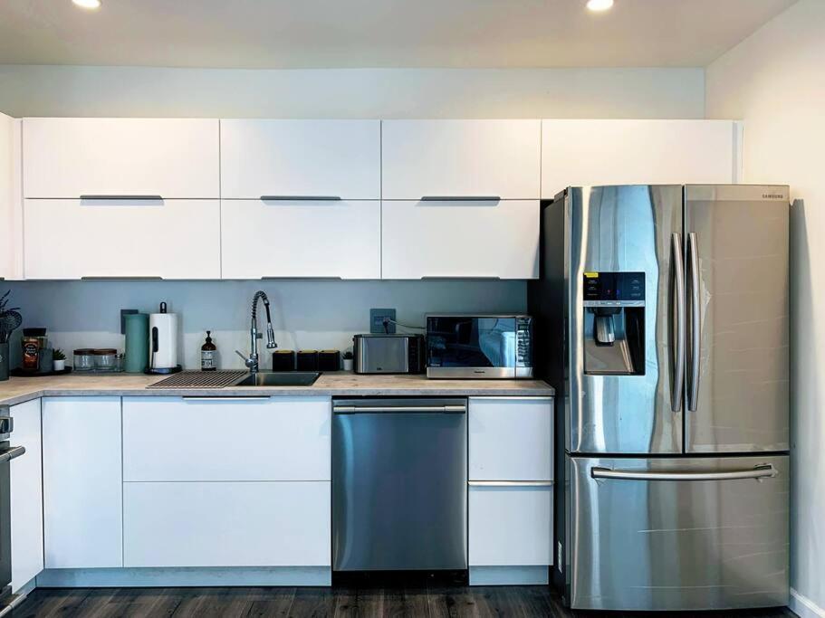 Memorable Renovated 1br Unit By The Pool * Los Angeles