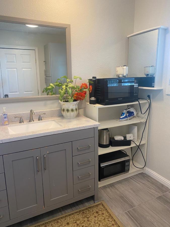 Private In Angeles With Ac, Wifi, Smart Tv, Work Desk Near Sofi Stadium Homestay Los Angeles