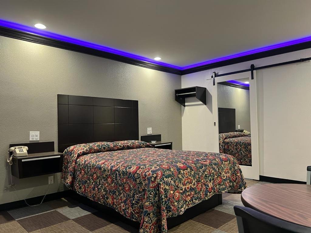 Motel Parlour Los Angeles