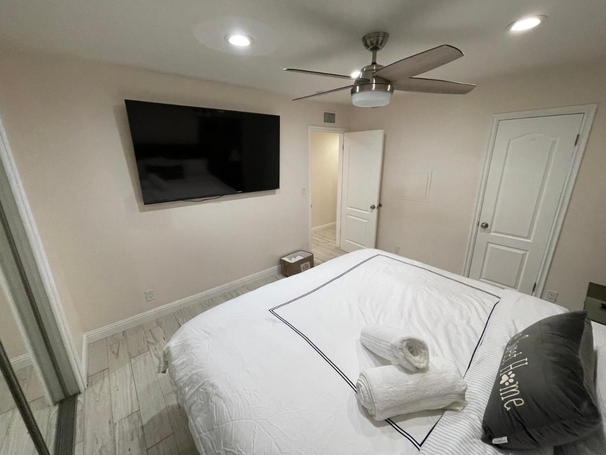 Cheerful, Beautifully Remodeled, Modern, Comfortable Los Angeles
