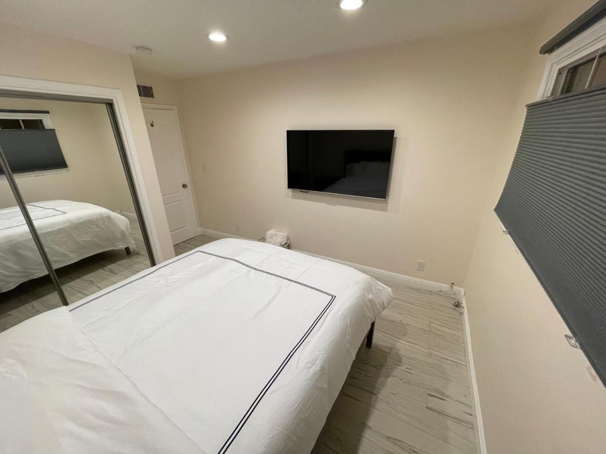 Cheerful, Beautifully Remodeled, Modern, Comfortable Los Angeles