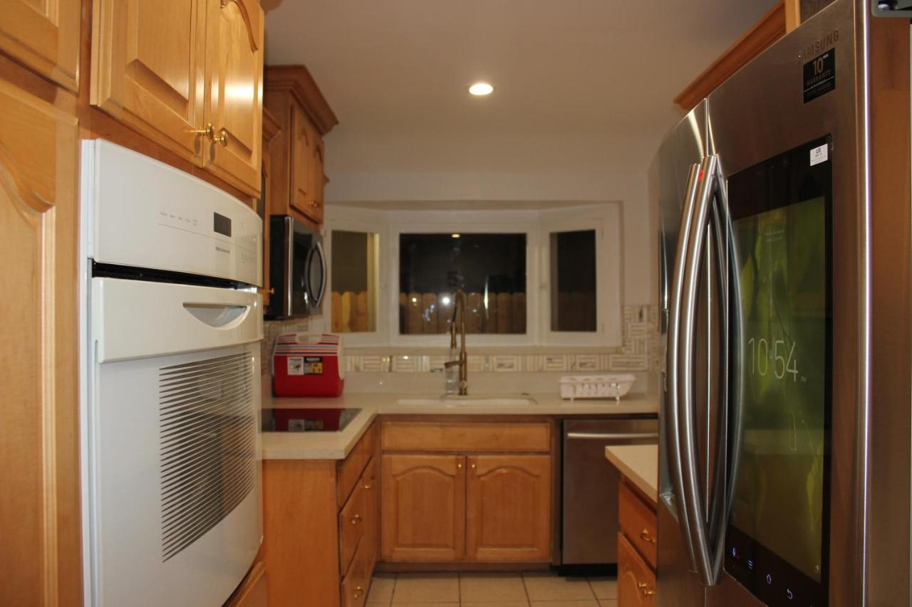 A Serene Home With 5Br, 3Ba, Pool, Spa, And Mini-Golf