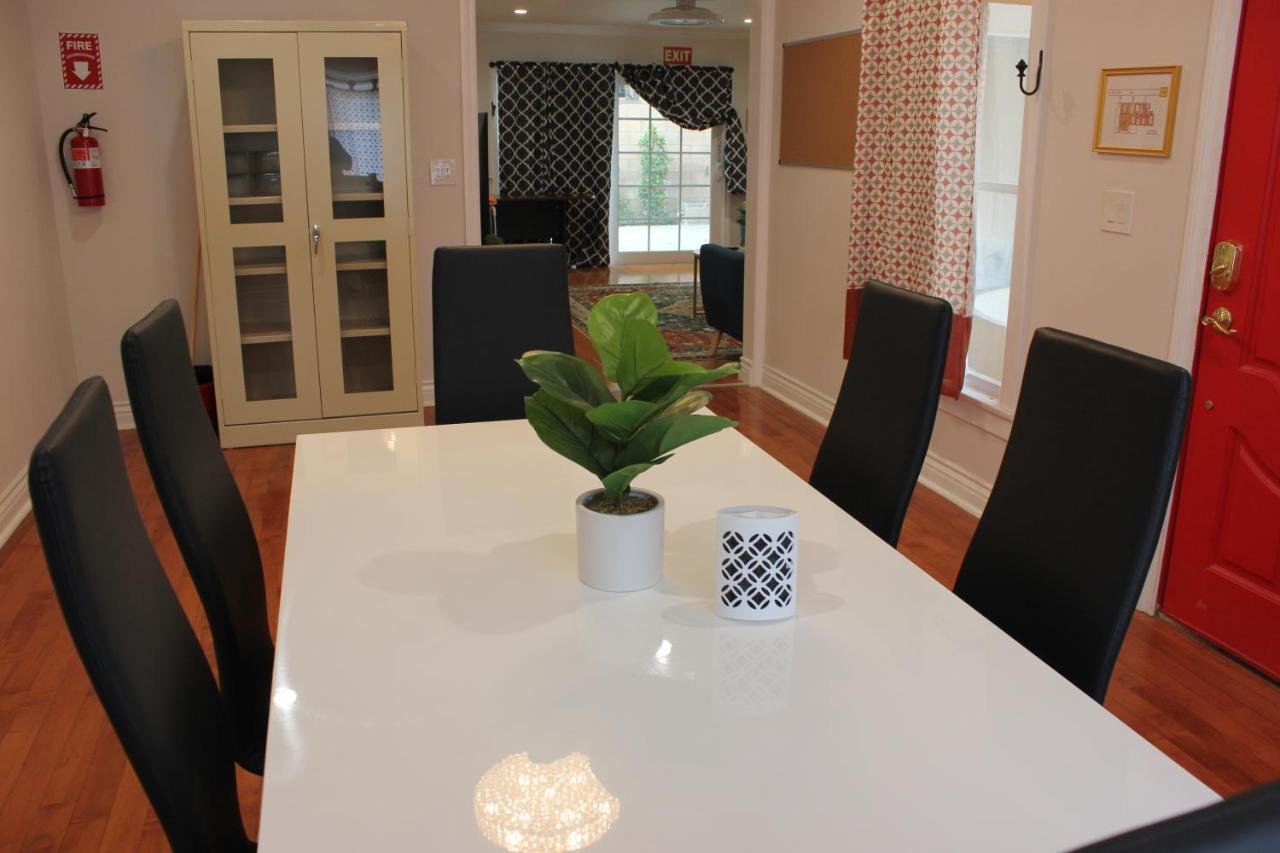 A Serene Home With 5Br, 3Ba, Pool, Spa, And Mini-Golf *