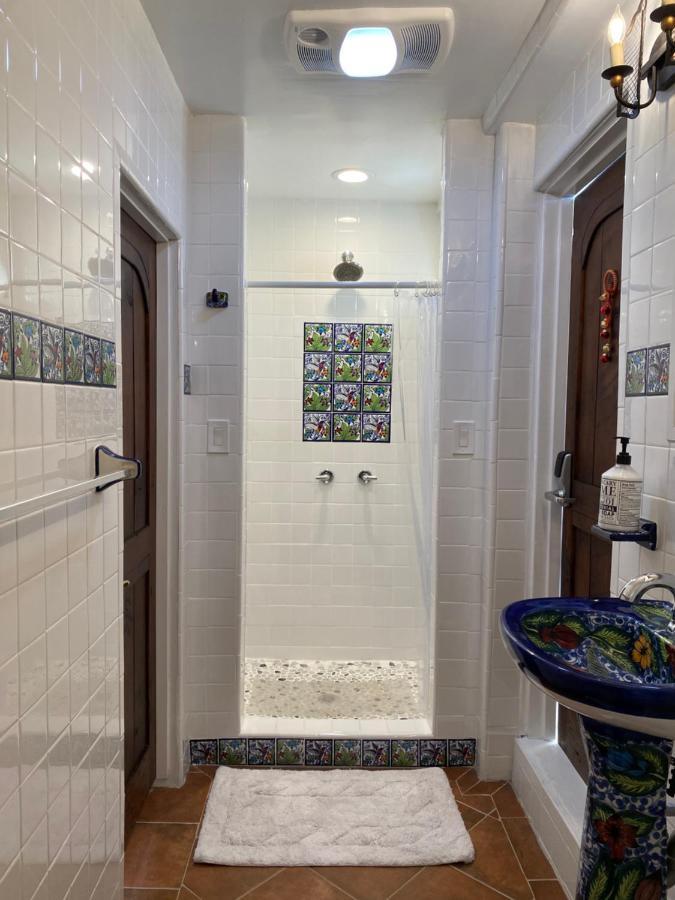 Private W/ Private Full Bathroom & Wifi & Ac & Shared Kitchen In Angeles Homestay