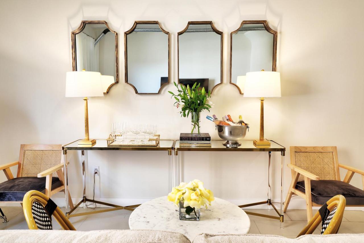 Classic Angeles Elegance In Downtown, Sleeps 4, Free Parking And 360 Degree View Roof Pool! Apartment