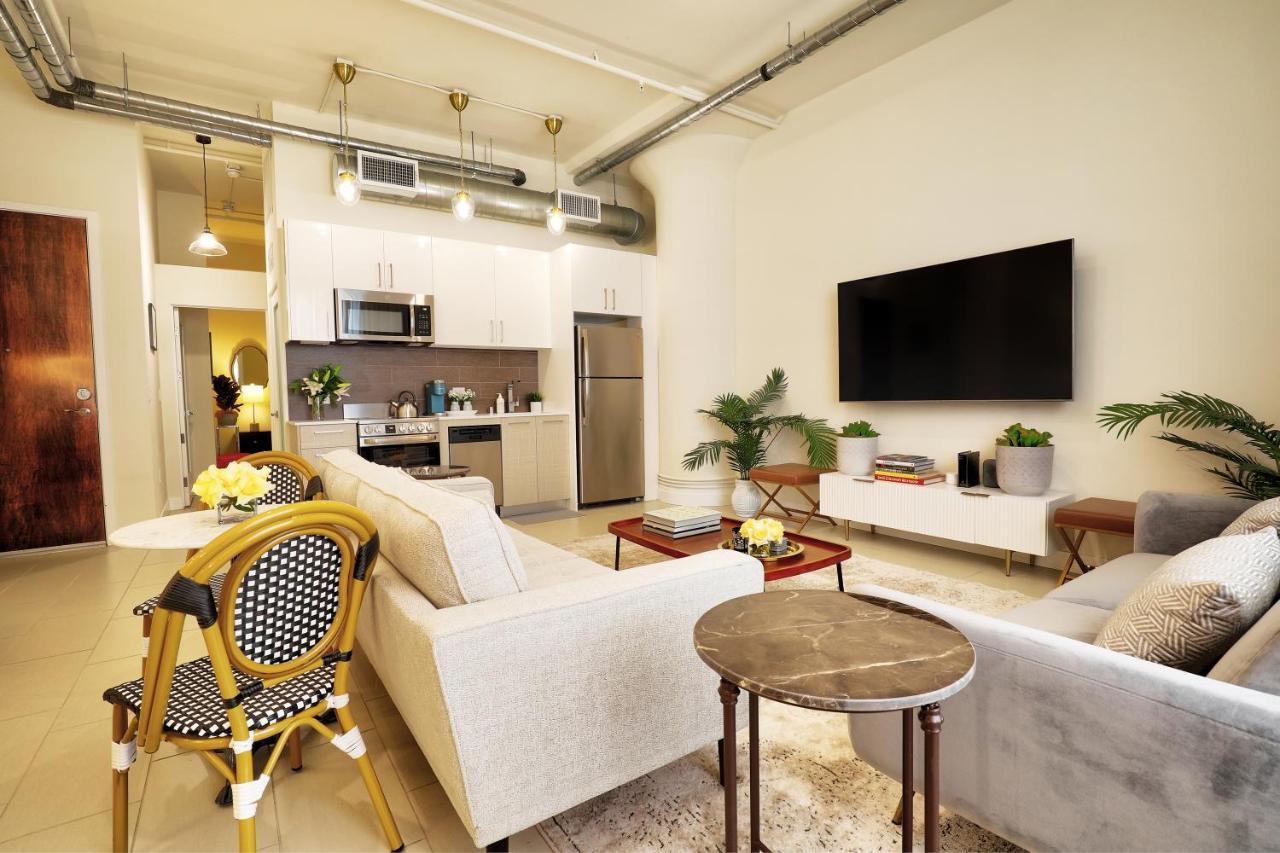 Classic Angeles Elegance In Downtown, Sleeps 4, Free Parking And 360 Degree View Roof Pool! *