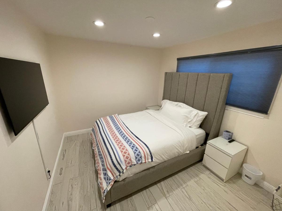 Cheerful, Beautifully Remodeled, Modern, Comfortable Holiday home Los Angeles