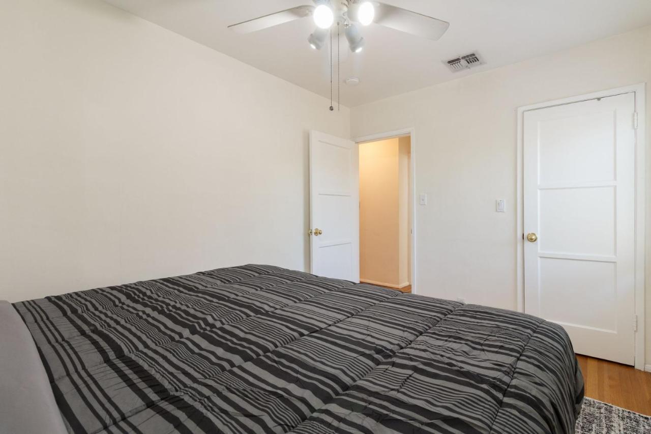 Encino Charmer With Large Backyard * Los Angeles
