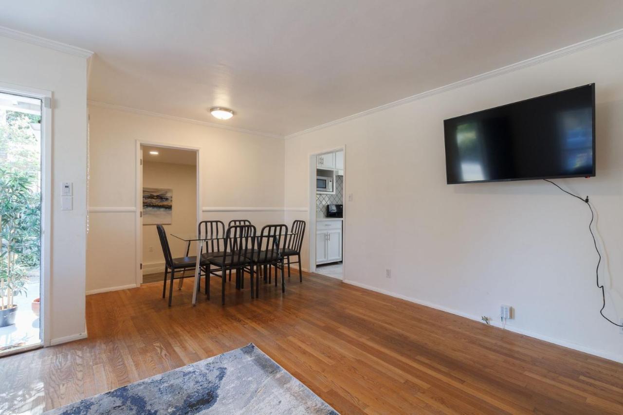 Encino Charmer With Large Backyard Holiday home