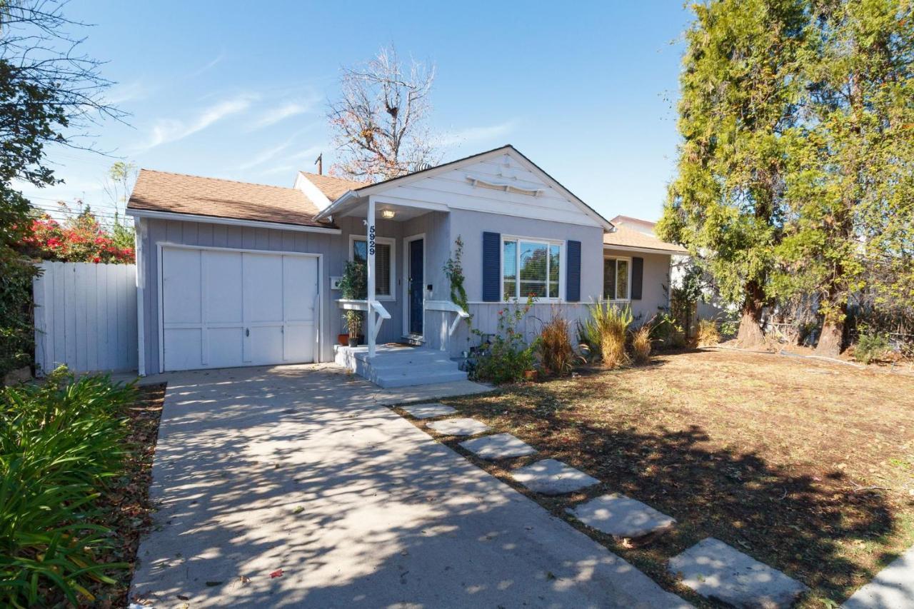 Encino Charmer With Large Backyard Holiday home