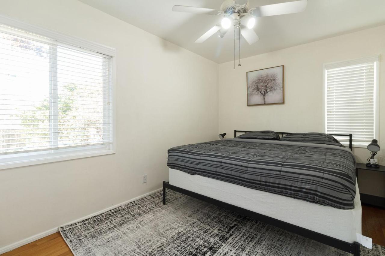 Holiday home Encino Charmer With Large Backyard
