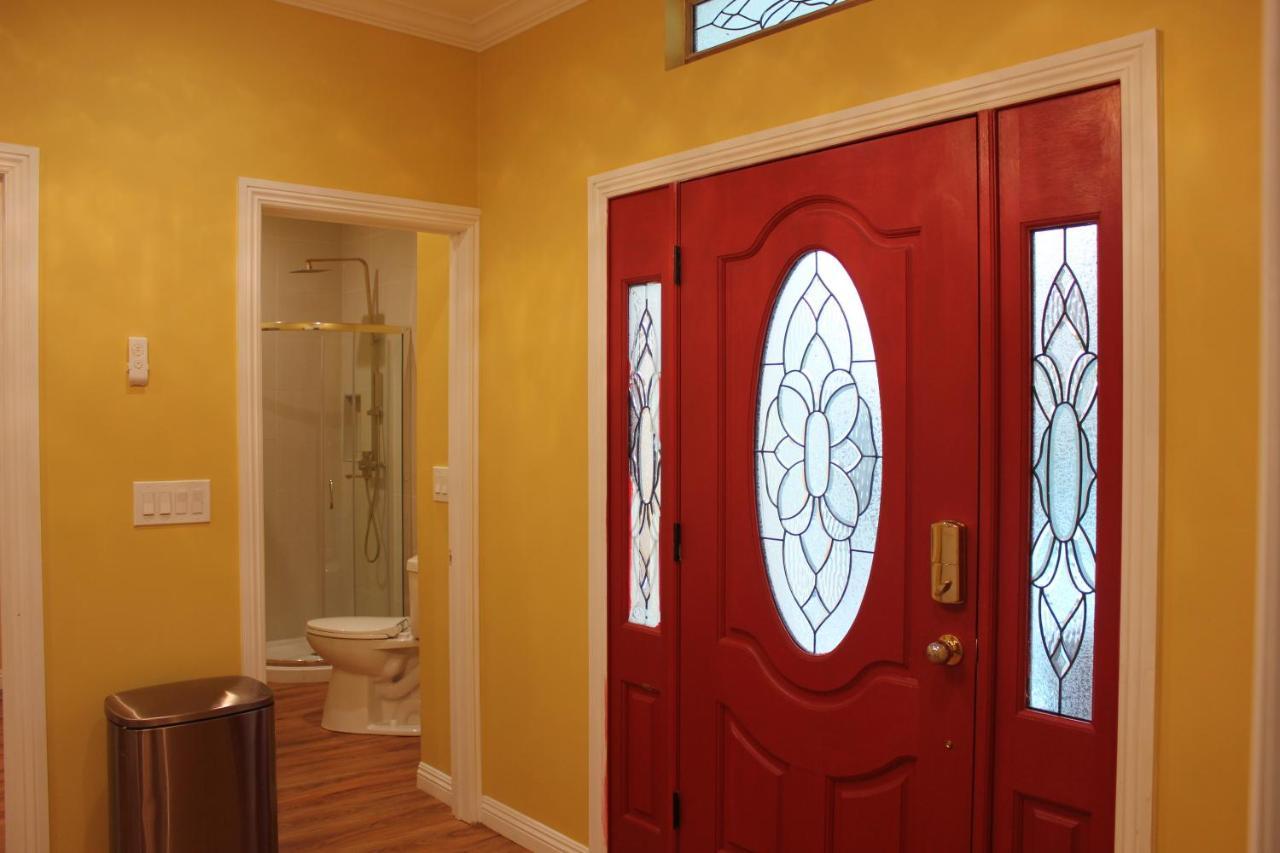 A Serene Home With 5Br, 3Ba, Pool, Spa, And Mini-Golf *