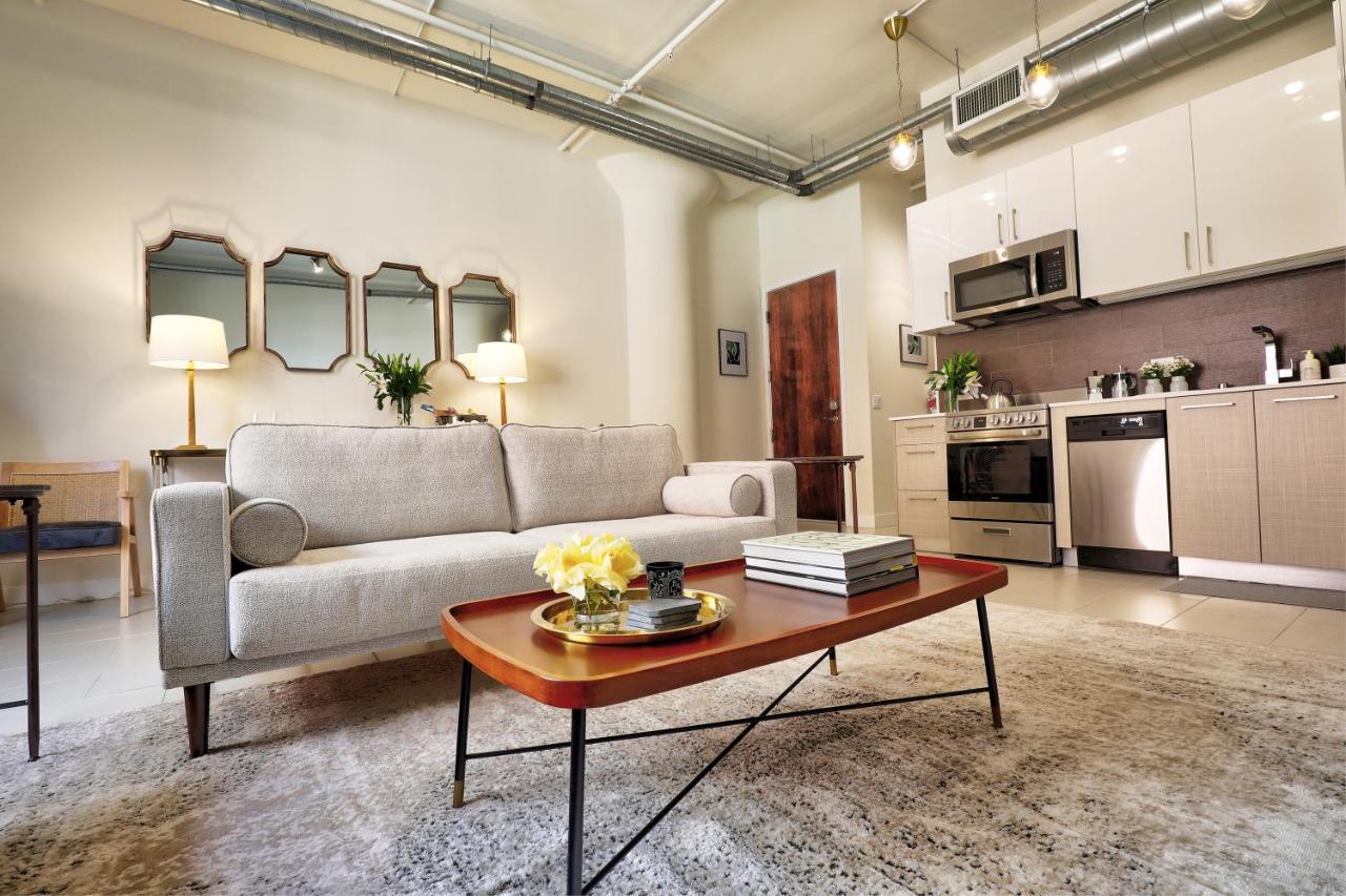 Classic Angeles Elegance In Downtown, Sleeps 4, Free Parking And 360 Degree View Roof Pool! *